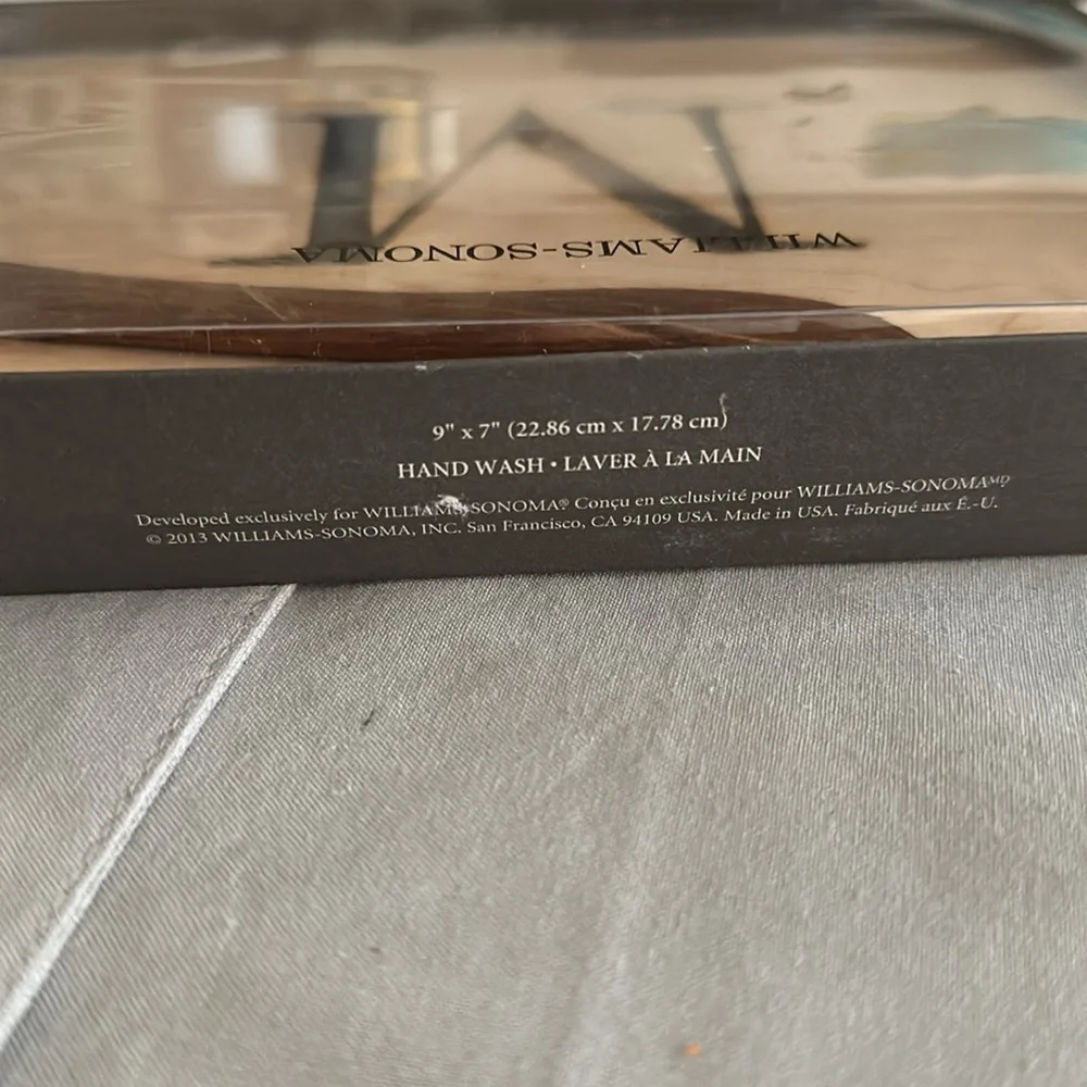 Williams Sonoma - “M” Monogrammed Cheeseboard - Gift Set
